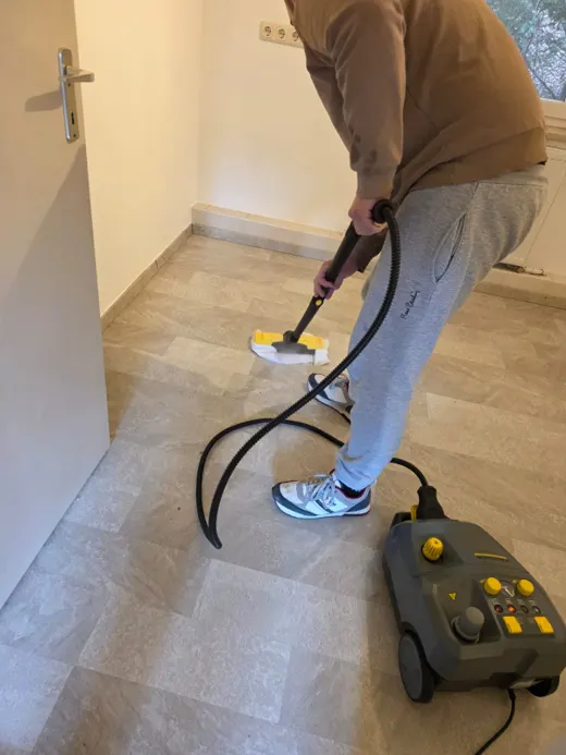 Bodenreinigung mit dem Dampfreiniger