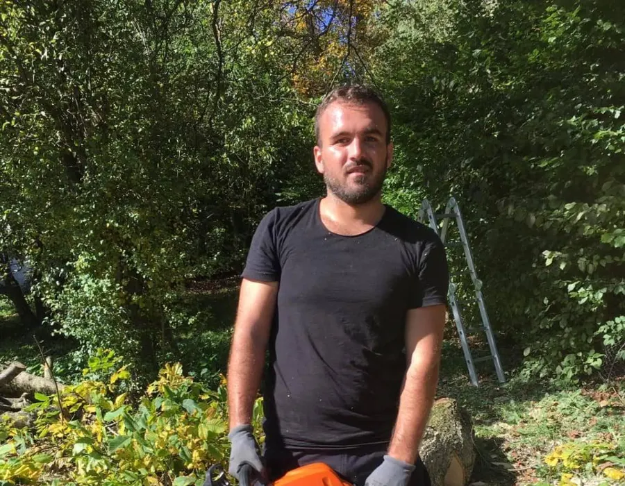 Feruku Pro bei der Gartenpflege